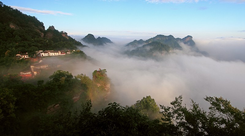 仙居（作者：胡宏坤；拍摄地点：休宁县齐云山镇齐云山村；联系电话：18955966555；联系地址：休宁县工商局）.jpg